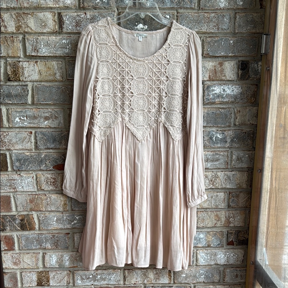 Beautiful jodifl Cream Lace accent Dress